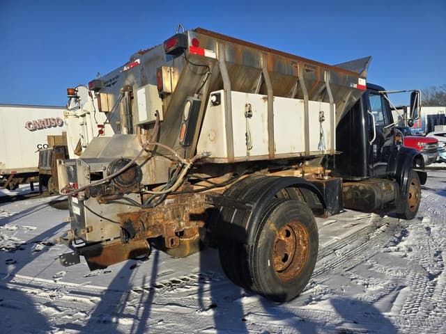 Image of International 4700 equipment image 3