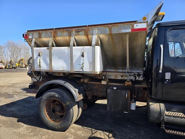 Image of International 4700 equipment image 4