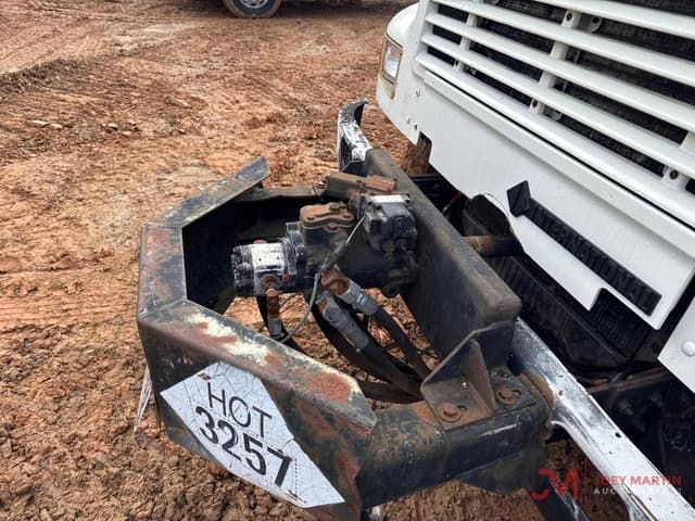 Image of International 4700 equipment image 4