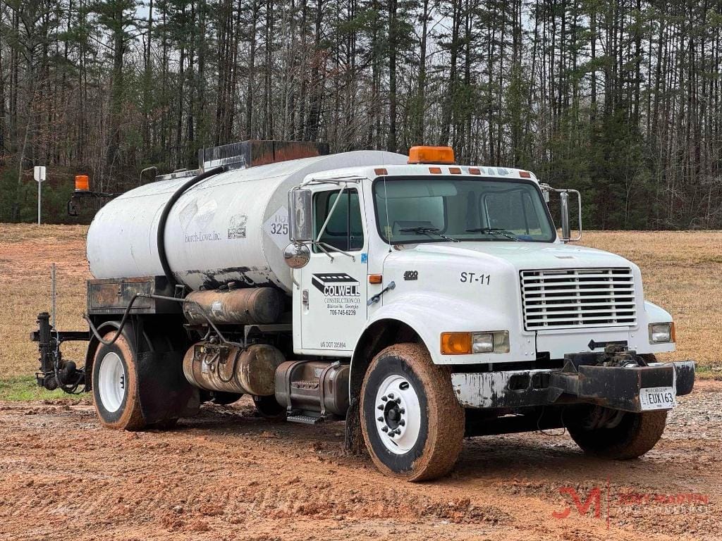 2000 International 4700 Equipment Image0