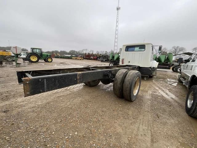 Image of International 4700 equipment image 4