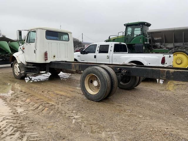 Image of International 4700 equipment image 2