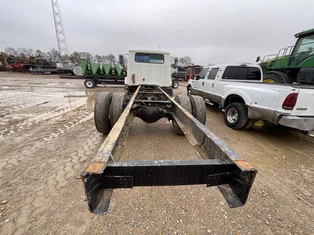 Image of International 4700 equipment image 3