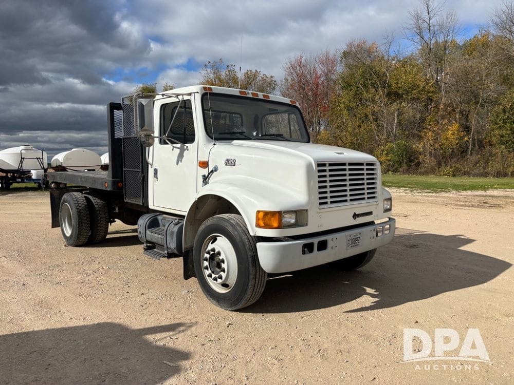 2000 International 4700 Equipment Image0