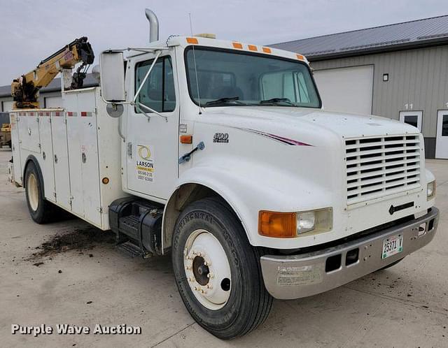 Image of International 4700 equipment image 2