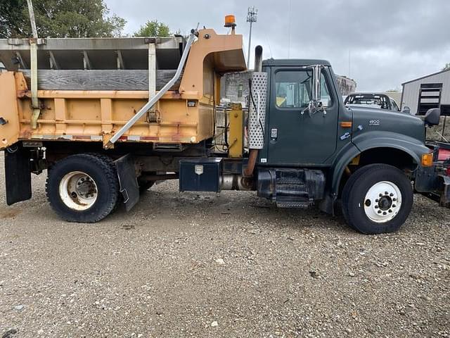 Image of International 4900 equipment image 2