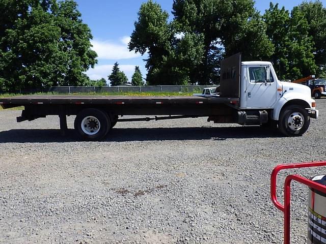 Image of International 4900 equipment image 3
