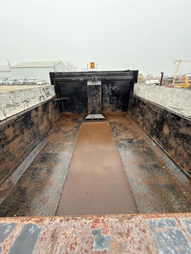 Image of International 4900 equipment image 2