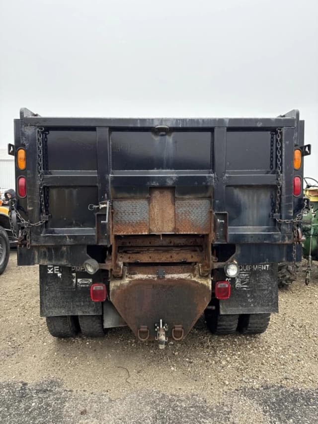 Image of International 4900 equipment image 1