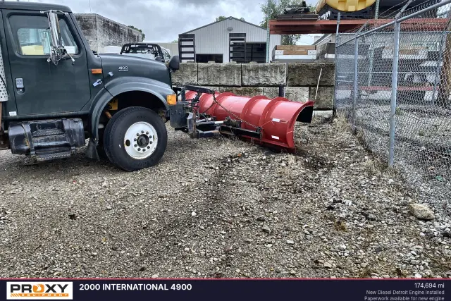 Image of International 4900 equipment image 1