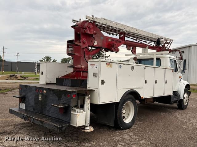 Image of International 4900 equipment image 4