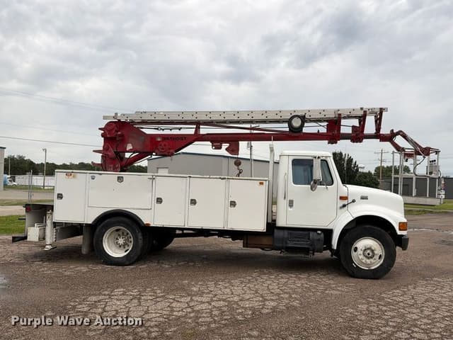 Image of International 4900 equipment image 3
