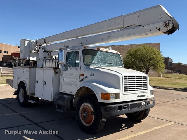 Image of International 4900 equipment image 2