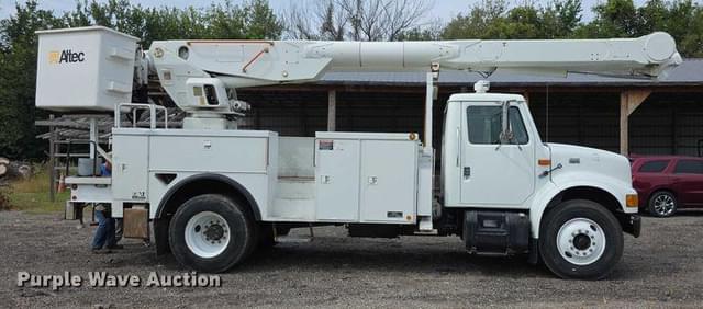 Image of International 4900 equipment image 3