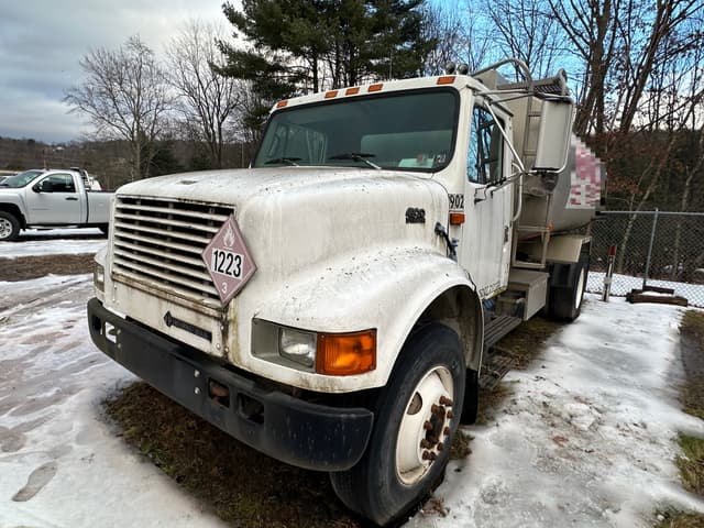 Image of International 4900 equipment image 2