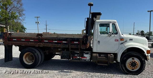 Image of International 4900 equipment image 3