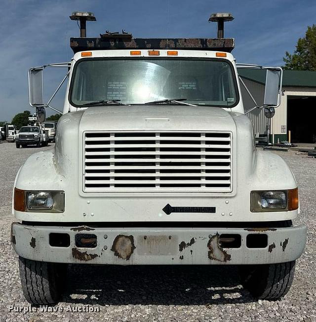 Image of International 4900 equipment image 1