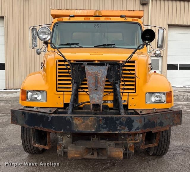 Image of International 4900 equipment image 1