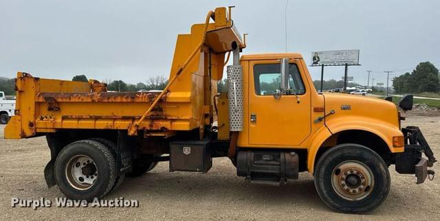 Image of International 4900 equipment image 3