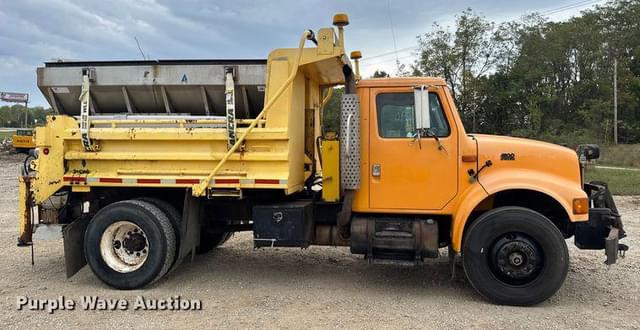 Image of International 4900 equipment image 3