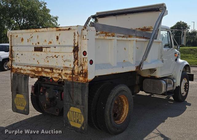 Image of International 4900 equipment image 4