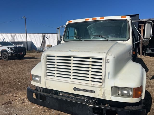 Image of International 4900 equipment image 1