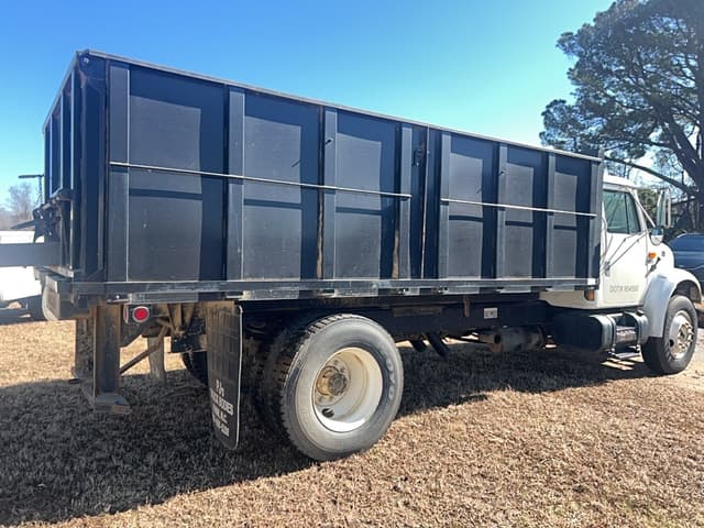 Image of International 4900 equipment image 3