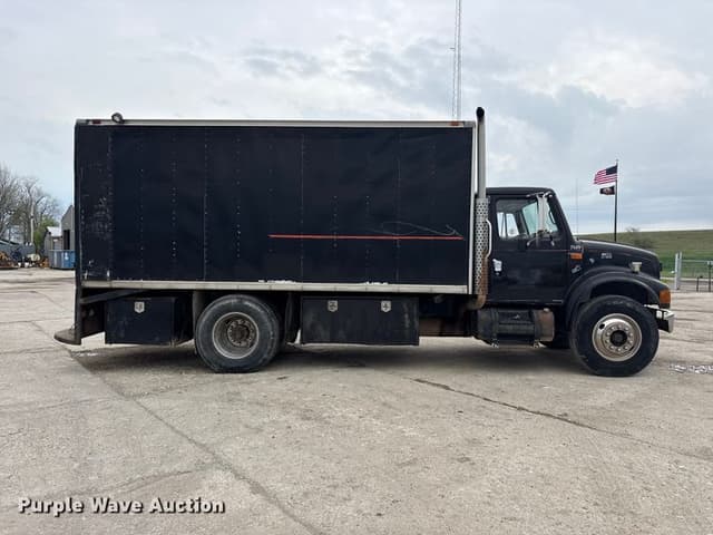 Image of International 4900 equipment image 3