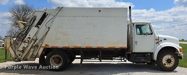 Image of International 4900 equipment image 3