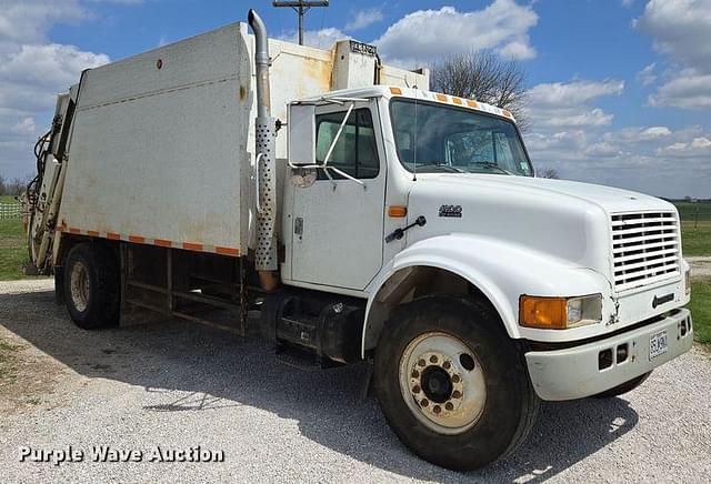 Image of International 4900 equipment image 2
