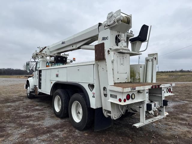 Image of International 4900 equipment image 3