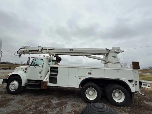 Image of International 4900 equipment image 4