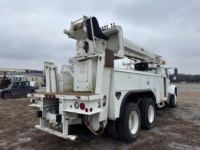 Image of International 4900 equipment image 2