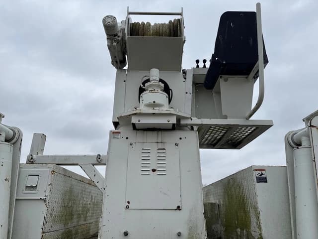 Image of International 4900 equipment image 4