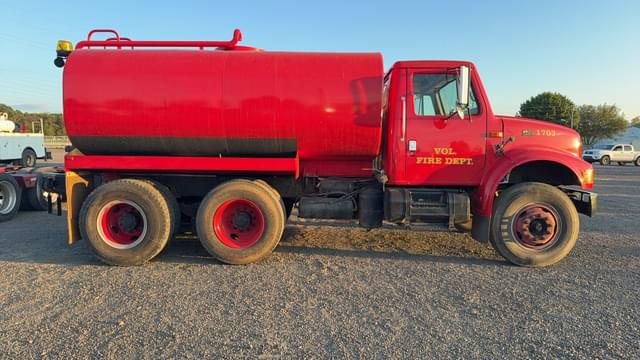 Image of International 4900 equipment image 3