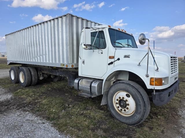 Image of International 4900 equipment image 1