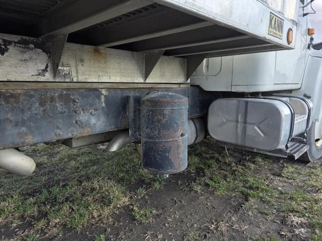 Image of International 4900 equipment image 4