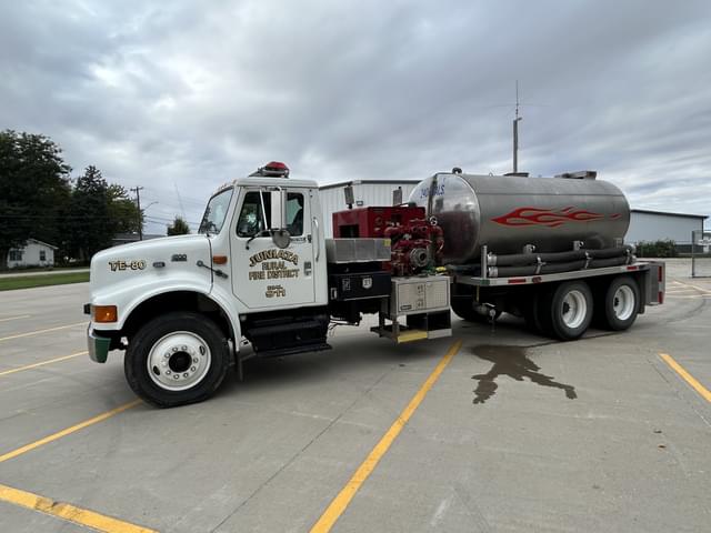 Image of International 4900 equipment image 4