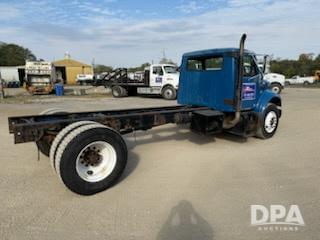 Image of International 4900 equipment image 4