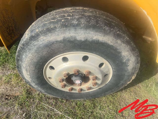 Image of International 4900 DT 466E equipment image 3