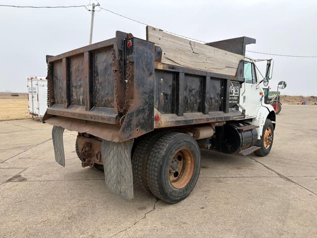 Image of International 8100 equipment image 3