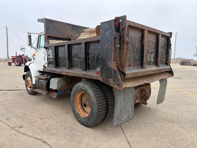 Image of International 8100 equipment image 4