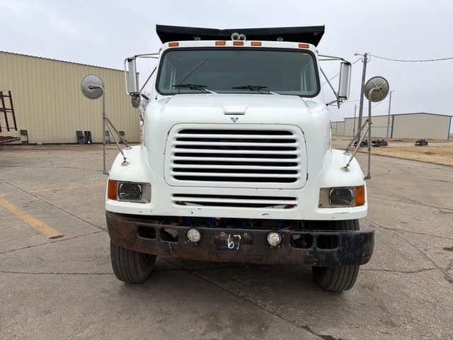 Image of International 8100 equipment image 1