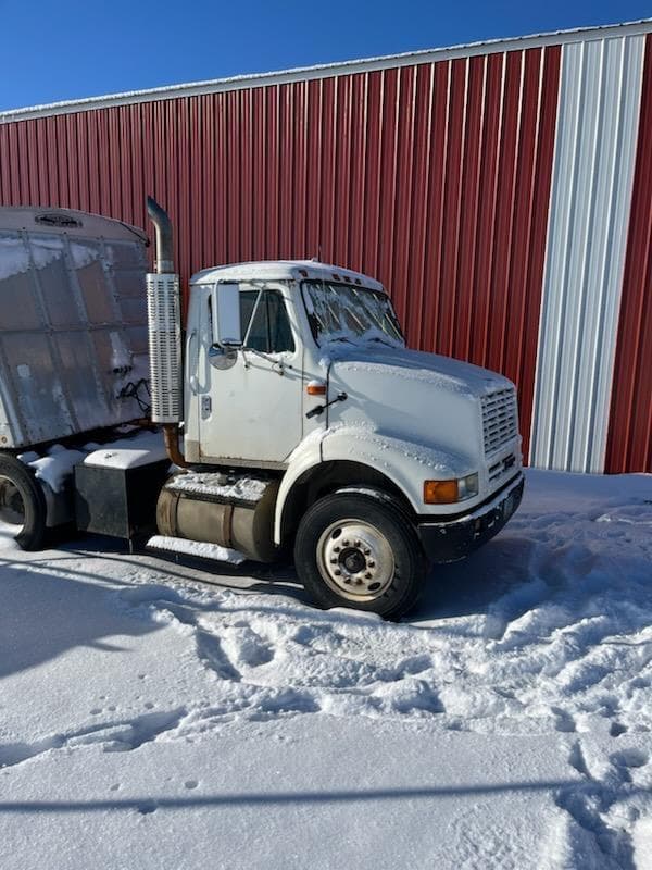 Image of International 8100 equipment image 2