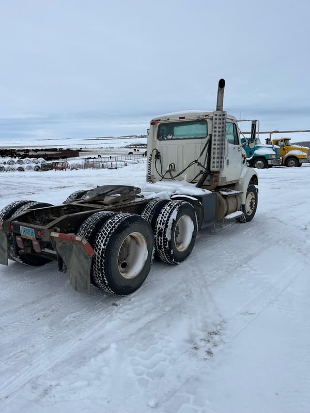 Image of International 8100 equipment image 3