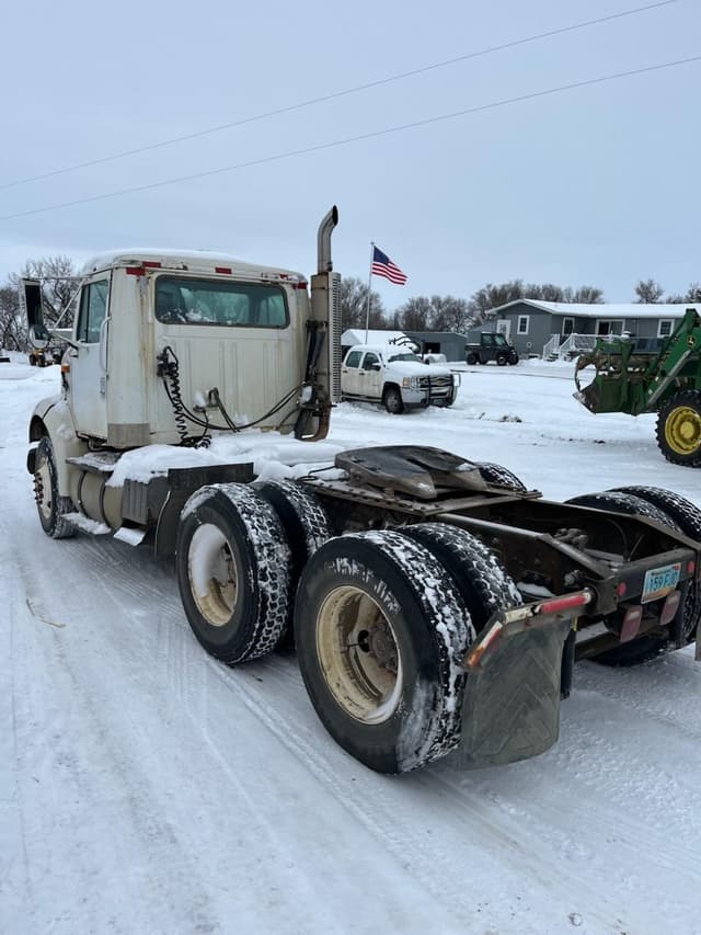 Image of International 8100 equipment image 1