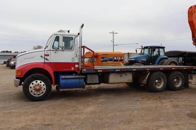 Image of International 8100 equipment image 3