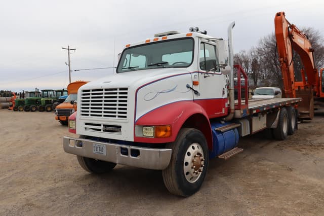 Image of International 8100 equipment image 2