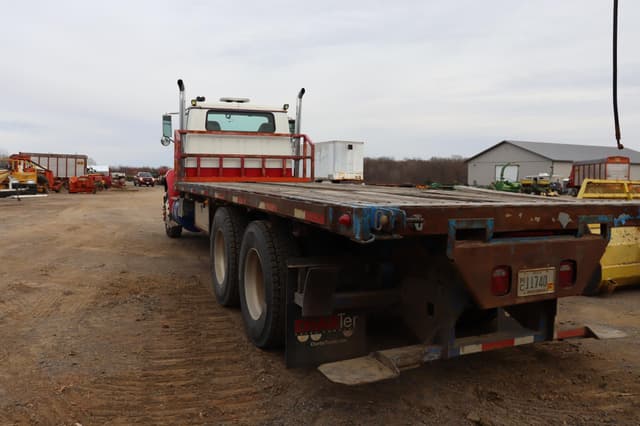 Image of International 8100 equipment image 4