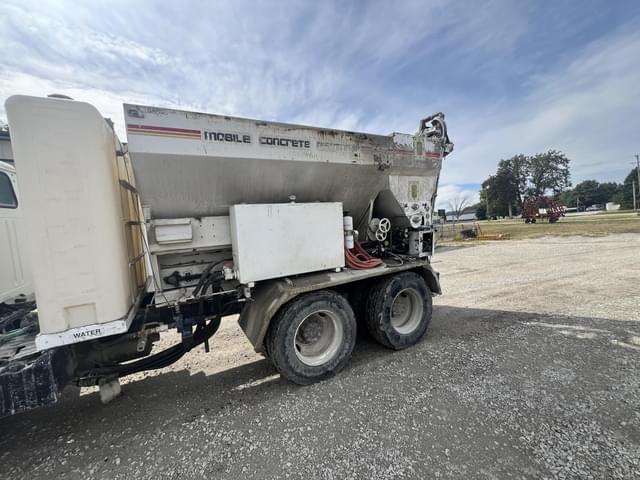 Image of International 8100 equipment image 1